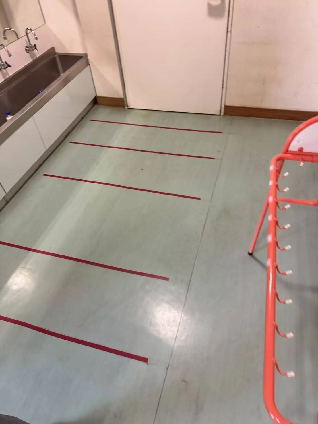 幼稚園 換気扇清掃 床清掃(ワックス)